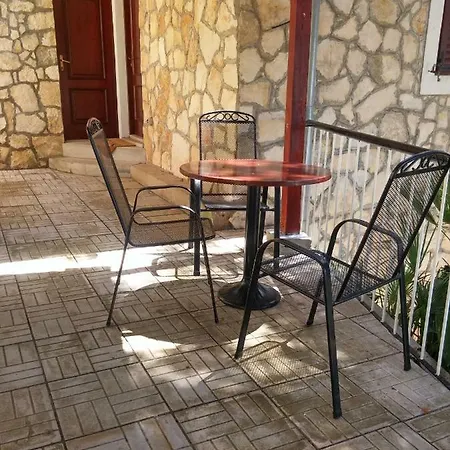 Tip-top Apartment Vis